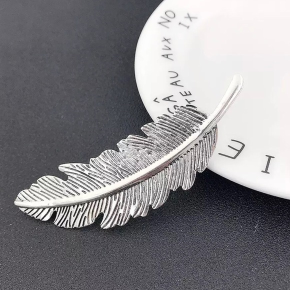 3/$30 Silver Feather Hair Clip - Picture 1 of 6